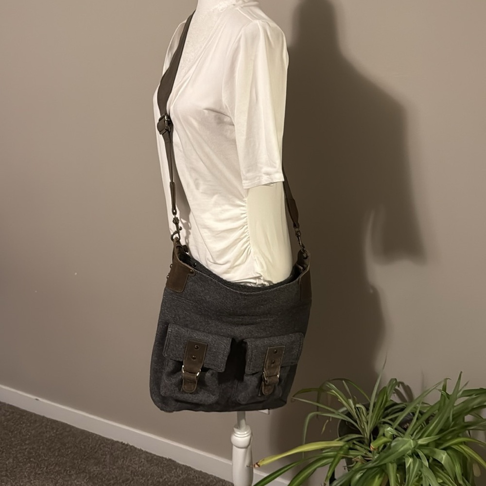 Mo & Co Boho Crossbody Bag wool felt and suede‎ excellent condition military lux